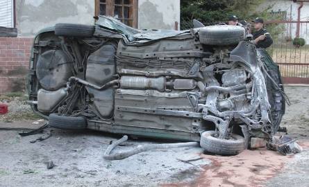 Śmiertelny wypadek w Bogorii. Opel z piątką młodych ludzi dachował i uderzył w dom