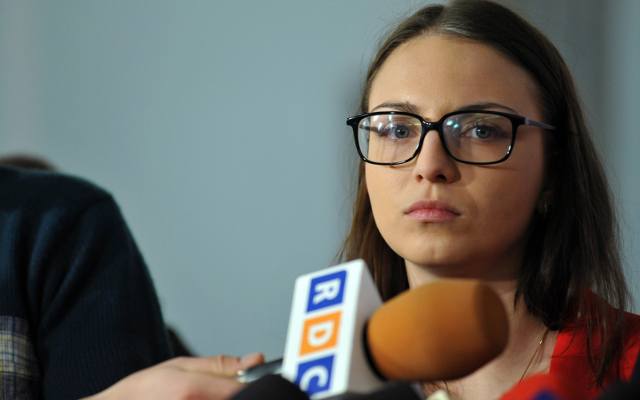 Interwencja wobec posłanki KO Kingi Gajewskiej w Otwocku. Policja zamieściła nagranie