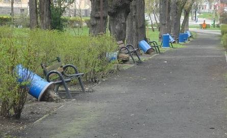 Wandale zniszczyli kosze w Parku Słowiańskim. Zawiadomiliśmy policję