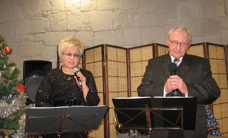 Wiersze czytali: Hanna Zembrzycka i Jacek Kowalczewski.