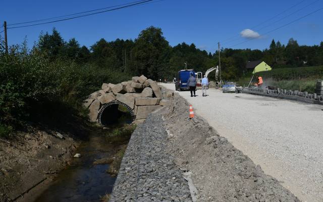 Powiat bocheński prowadzi osiem kluczowych inwestycji na swoich drogach, prace pochłoną 40 mln zł 
