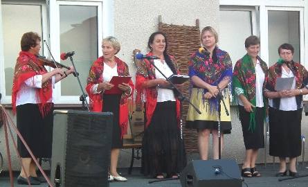 Zespół Grabowianki śpiewał przy akompaniamencie skrzypiec.