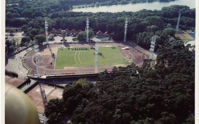 Tak kiedyś wyglądał stadion na Golęcinie w Poznaniu. Zobacz wyjątkowe archiwalne zdjęcia. Były robione z wojskowego helikoptera