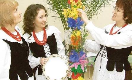 Ewa Flak, Barbara Malinowska i Wioletta Rzepka potrafią zrobić także dwumetrową palmę wielkanocną
