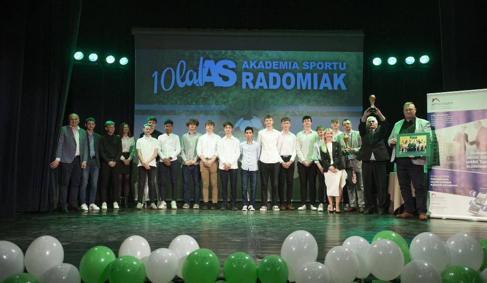 Film do artykułu: Akademia Sportu Radomiak świętowała dziesięciolecie swojej działalności. Wręczono wyróżnienia. Zobacz zdjęcia i wideo