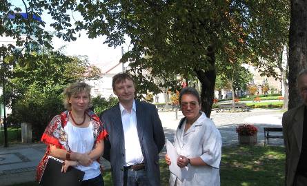 Zara będą czytyać od lewej- Ewa Kutyła,Paweł Dycht i Elżbieta Warchoł.