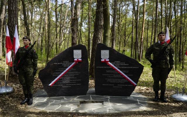 W podpoznańskim lesie upamiętniono Bolesława Rubaszewskiego i żołnierzy zamordowanych przez bezpiekę w 1945 i 1946 roku