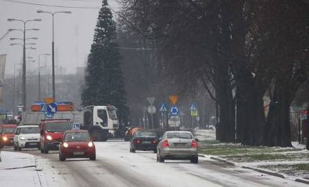 Wróciła zima. Ślisko na jezdniach i chodnikach w Radomiu i regionie