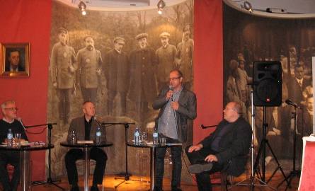 Moderatorem debaty był Jerzy Jarniewicz, obok siedzą Olaf Kühl i Lajos Palfalvi