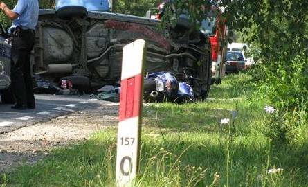Masakra na drodze! Dwie osoby nie żyją (zdjęcia)