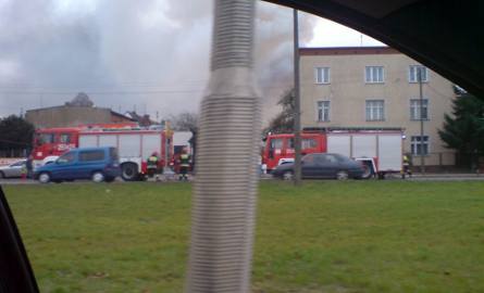 O godz. 12 rozpoczęła się akcja gaszenia pożaru garażu przy ulicy Szubińskiej