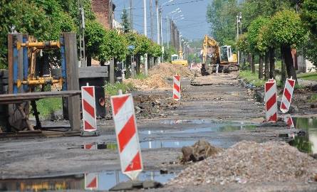 W trakcie robót w czerwcu Skarżysko nawiedziła powódź. Tak wyglądała ulica 3 maja po kilkudziesięciominutowych gwałtownych opadach deszczu