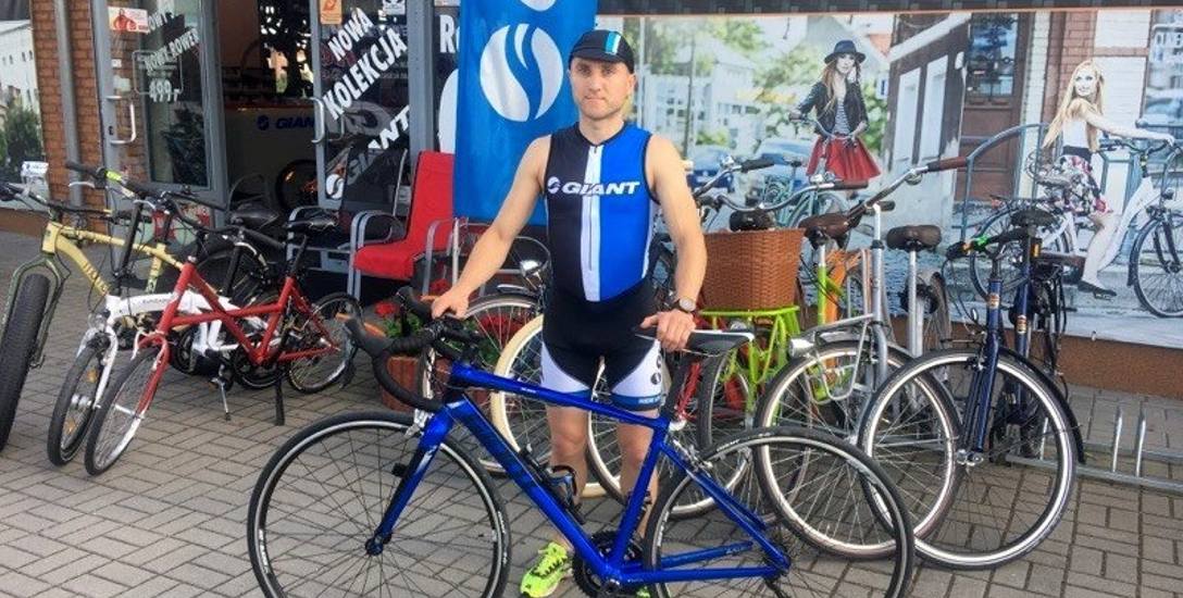 Adam Zakrzewski rowerem pokonuje dziennie po 50 km.