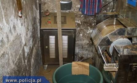 Nielegalna fabryka tytoniowej krajanki zlikwidowana w powiecie kazimierskim [VIDEO, zdjęcia]