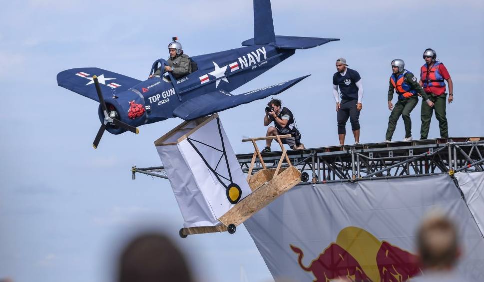 Film do artykułu: Kultowe wydarzenie powraca do Gdyni. Konkurs lotów Red Bull ponownie zagości na skwerze Kościuszki  
