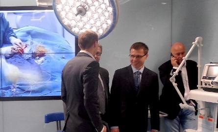 Dr Wojciech Lichota (w środku): - Będziemy wykonywać pełen zakres operacji przewidzianych w "naczyniówce"