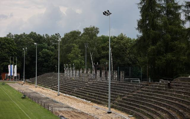 Dawny stadion Korony Kraków w przebudowie. Pięknie położony obiekt będzie miejscem dla biegaczy i piłkarzy