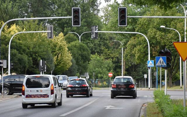 (Nie)kończąca się historia. Sygnalizacja świetlna na ruchliwym skrzyżowaniu, na ulicy Dąbrowskiego w Oświęcimiu, nie działa od kilku dni
