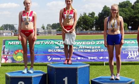 Kornelia Suchecka, przed klubową koleżanką Aleksandrą Grzyb wygrała konkurs trójskoku juniorek młodszych.