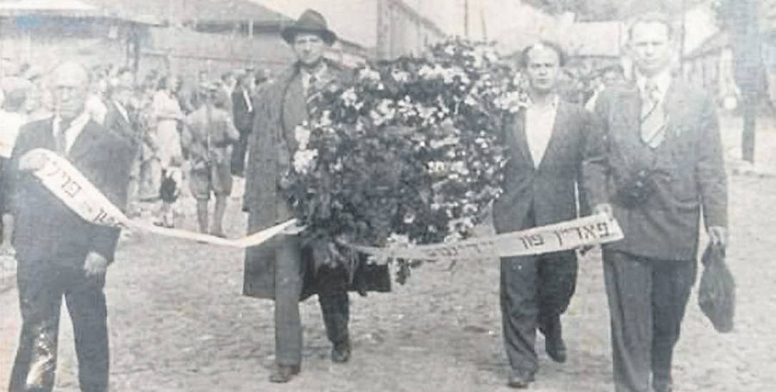 Pogrzeb ofiar pogromu w Kielcach. Do tragicznych wydarzeń doszło 4 lipca 1946 roku