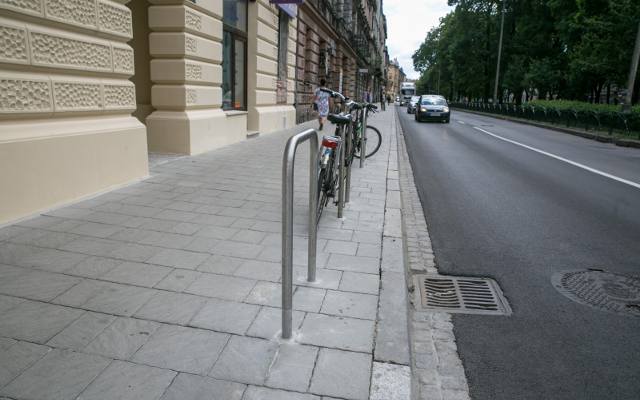 Planują nowe chodniki w Krakowie. Zobacz, w których dzielnicach poprawi się bezpieczeństwo pieszych
