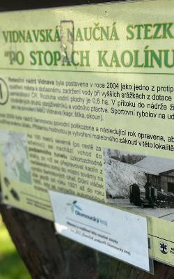 Na terenie Czech, tuż przy granicy z Polską ma zostać odtworzona odkrywkowa kopalnia tego surowca. Wyrobisko kaolinu ma mieć ok. 22 ha. Mieszkańcy przygranicznych