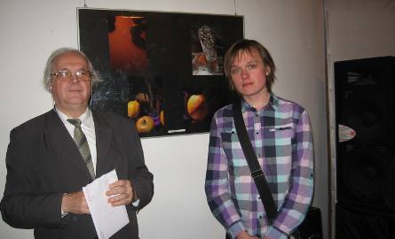 Stanisław Gąsior był dumny z fotografii syna Piotra- z prawej, który szkolił się na specjalnym kursie. Nic dziwnego, że Piotrek wybiera się na historię