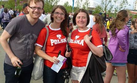 W Parku Olimpijskim nie brakuje polskich kibiców - na zdjęciu Basia (z lewej) i Ania ze swoim znajomym Georgem.