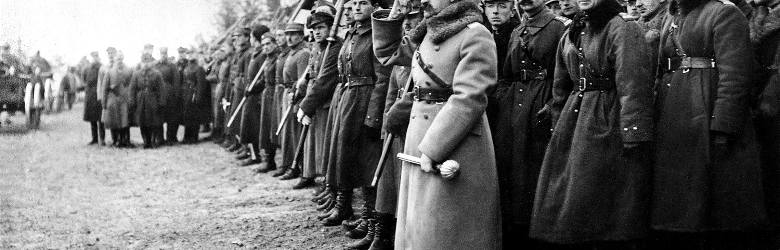 Józef Piłsudski na uroczystościach dekoracji Lwowa krzyżem Virtuti Militari (1920).