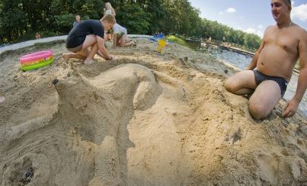 Na plaży w Golejowie budowali nie tylko zamki z piasku. Zobacz pomysłowe rzeźby