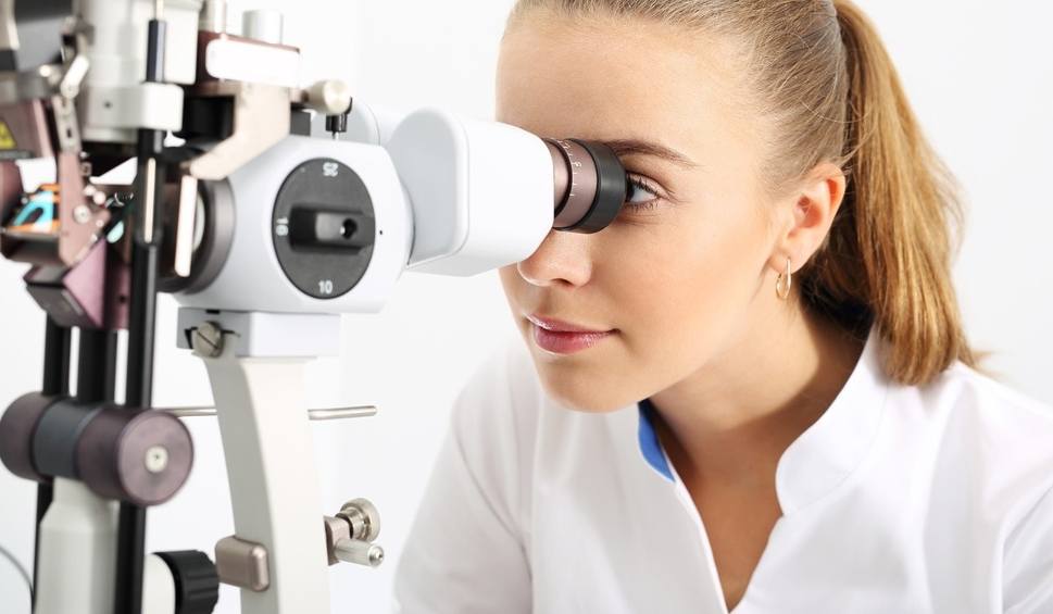 Okulista Czy Optometrysta Do Kogo Się Udać By Zbadać Wzrok I Dobrać Odpowiednie Szkła 2283