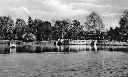 Druga restauracja działała nad największym jeziorem na terenie wyspy, w którego budowie pomógł miastu graf Haugwitz z Gogolina. Dawniej nad stawkiem