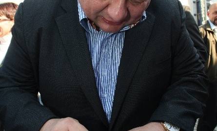 Poseł Ryszard Kalisz na kieleckim deptaku skreślał liczby w Lotto