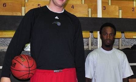 Koszykarz Siarki Tarnobrzeg mierzy tylko 170 cm wzrostu. Mimo to czaruje swoją grą