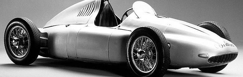 Wyścigowa Cisitalia 360 - symboliczny pomost między przedwojennymi konstrukcjami Ferdinanda Porsche a firmą Porsche stworzoną przez jego syna.