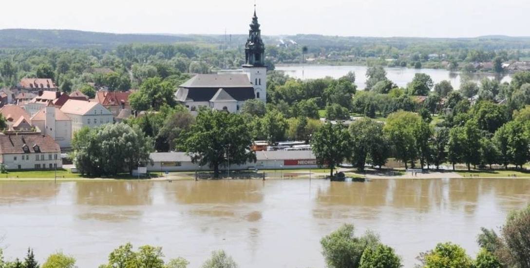 Tak wyglądały ostatnie powodzie w Krośnie Odrzańskim. Zabezpieczenie w postaci wałów w dolnej części miasta ma uchronić mieszkańców przed powtórką.