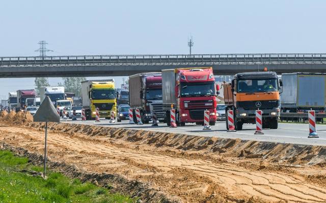 Poznań: Budowa trzeciego pasa na autostradowej obwodnicy trwa - rozpoczęły się prace na zjeździe w kierunku Lubonia i Poznania