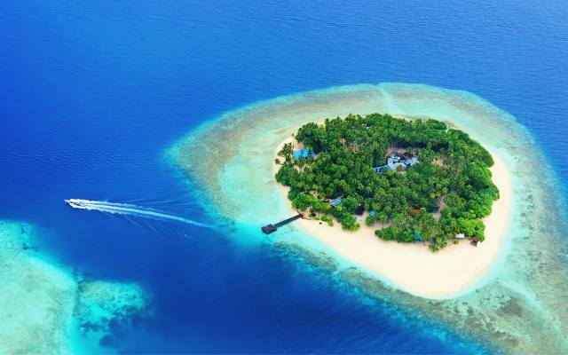 Malediwy na jesień i zimę. Kiedy jechać, co zobaczyć? Ceny all inclusive, najciekawsze atrakcje, pyszne jedzenie