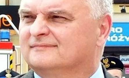 Zbigniew Ronduda - prezesa zarządu Odlewni Polskich. W 1991 roku został prezesem zakładu Odlew-Star, gdzie uruchomił produkcję żeliwa sferoidalnego.