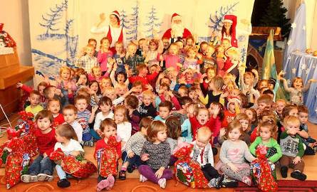 Mikołaj spełnił swoją coroczną misję i obdarował wszystkie dzieci z przedszkola „Alfik” gwiazdkowymi prezentami. Radości było co nie miara