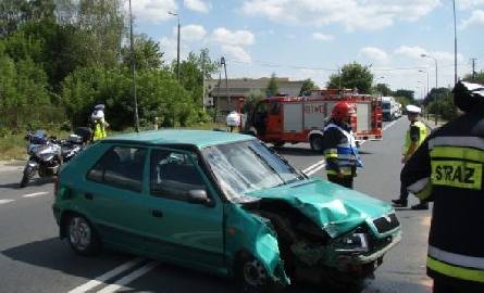 Wypadek w Starachowicach. Kobieta skodą uderzyła w latarnię 