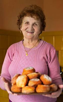 Wypróbowany i sprawdzony przepis na tradycyjne, domowe pączki podaje pani Stefania Kocaj z Olszanicy.