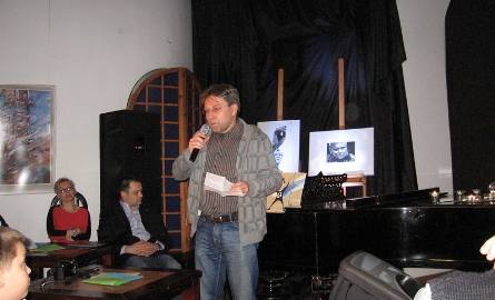 Grzegorz Molenda odczytał wiersz dla Andrzeja Bieniasza