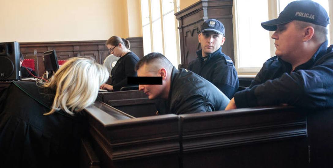 Oskarżony o zabójstwo żony 32-letni Marcin ch. z Koronowa sprawia podczas procesu wrażenie  otumanionego.