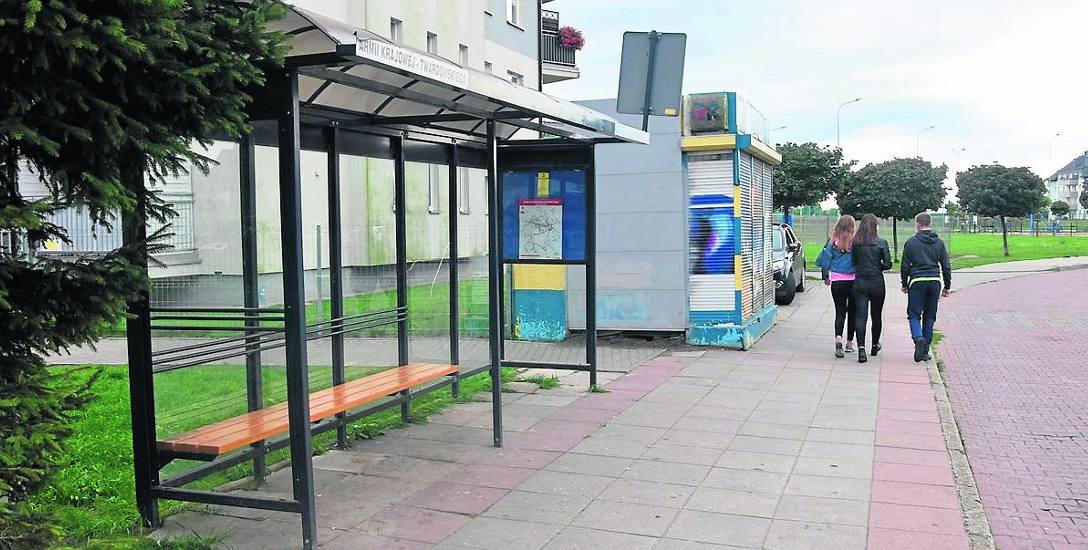Wybijają szyby na przystankach autobusowych. Przewoźnik apeluje do mieszkańców o pomoc w namierzaniu sprawców