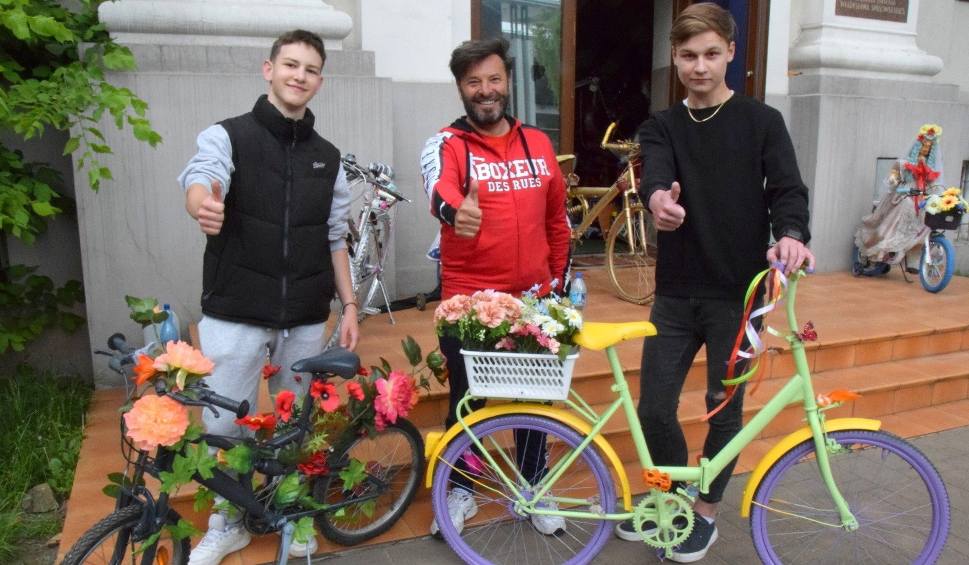 Film do artykułu: Kielce jak Amsterdam. Kilkadziesiąt niezwykłych rowerów stanęło w Kielcach. Zobacz je