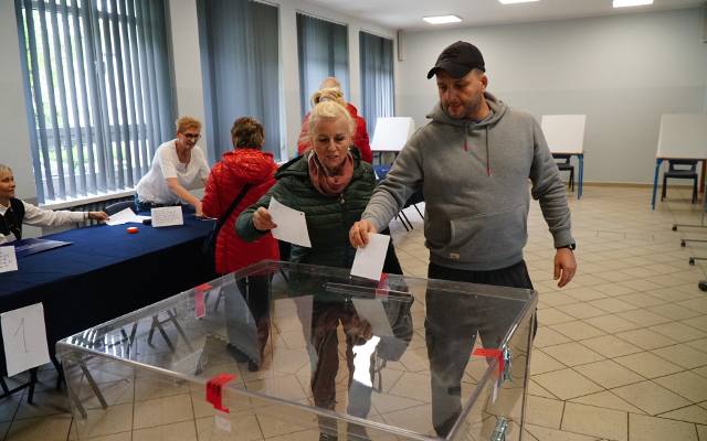 Trwa druga tura wyborów samorządowych. Tak wygląda głosowanie w Poznaniu. Zobacz zdjęcia