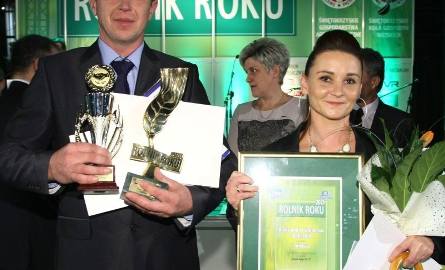 Waldemar i Aleksandra Domagałowie dumnie odbierali dyplomy i nagrody podczas wtorkowej gali finałowej "Rolnik Roku 2013”.