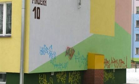 Za graffiti zapłacą 9 tys. złotych. Trzech mieszkańców Ostrołęki zatrzymała policja (zdjęcia) 