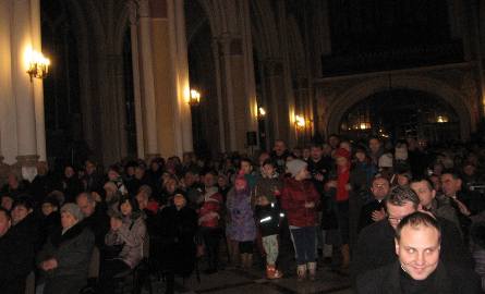 Tłum radomian przyszedł we wtorek do katedry na koncert kolęd w wykonaniu rodziny Pospieszalskich (zdjęcia)